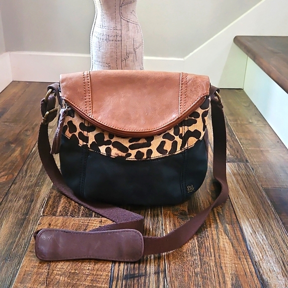 The Sak‎ Stylish Brown and Black Leather & Leopard Print Women's Crossbody Bag. - Picture 2 of 9